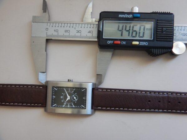 NEUVE MAGNA CARTA TANK INCURVÉ MONTRE HABILLÉE CADRAN NOIR ACIER BOÎTIER BROSSÉ – Image 9