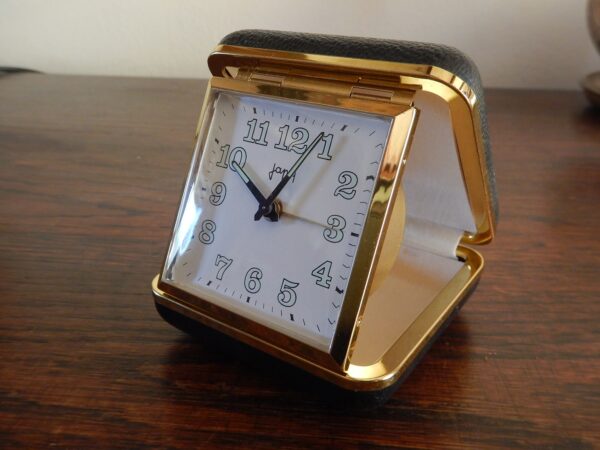 REVEIL DE VOYAGE PENDULETTE JAPY STOCK NEUF 80 N.O.S. DANS SA BOITE D'ORIGINE