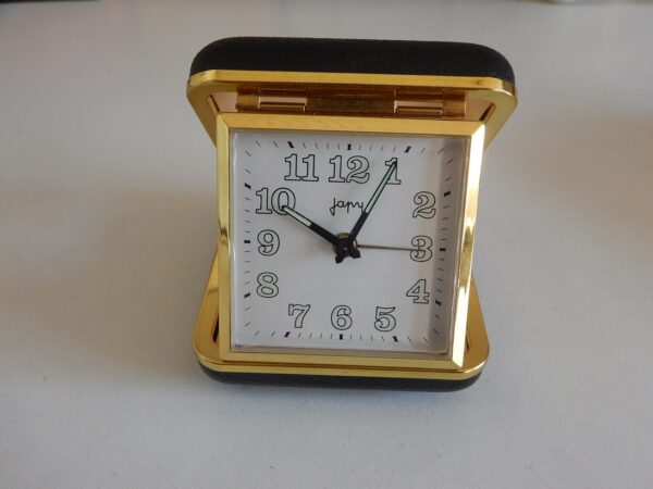 REVEIL DE VOYAGE PENDULETTE JAPY STOCK NEUF 80 N.O.S. DANS SA BOITE D'ORIGINE – Image 3