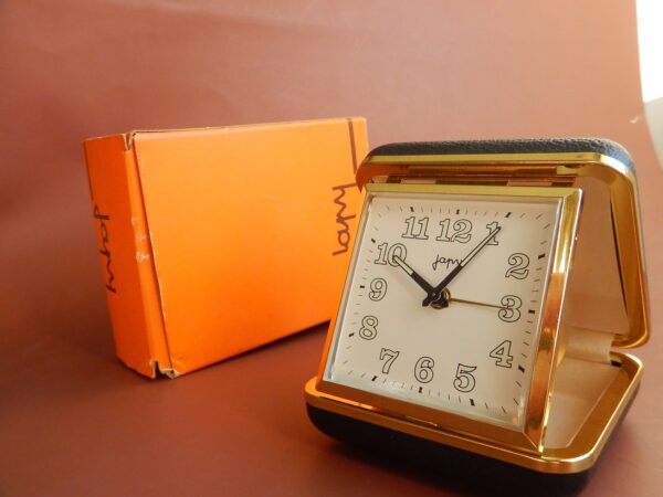 REVEIL DE VOYAGE PENDULETTE JAPY STOCK NEUF 80 N.O.S. DANS SA BOITE D'ORIGINE – Image 2