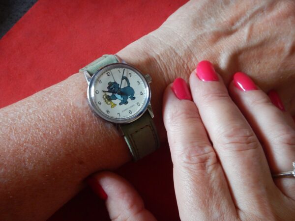 TRÈS RARE MONTRE DISNEY SCAT CAT ARISTOCHATS DÉBUT 70 REMONTAGE MANUEL TOP ÉTAT – Image 2