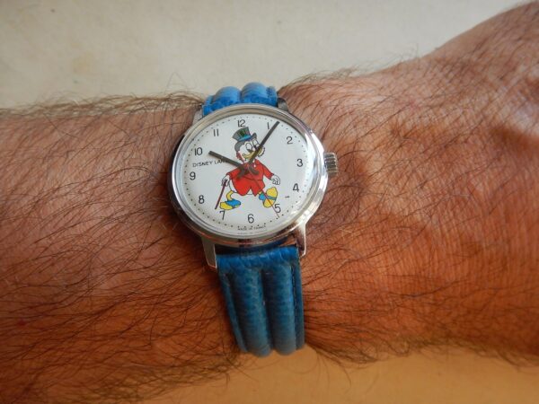RARE MONTRE DISNEY PICSOU UNCLE SCROOGE ANNÉES 70 REMONTAGE MANUEL SUPER ÉTAT – Image 2
