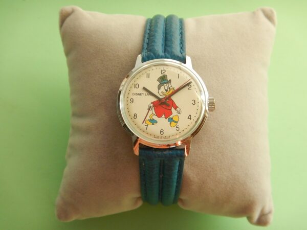 RARE MONTRE DISNEY PICSOU UNCLE SCROOGE ANNÉES 70 REMONTAGE MANUEL SUPER ÉTAT – Image 9