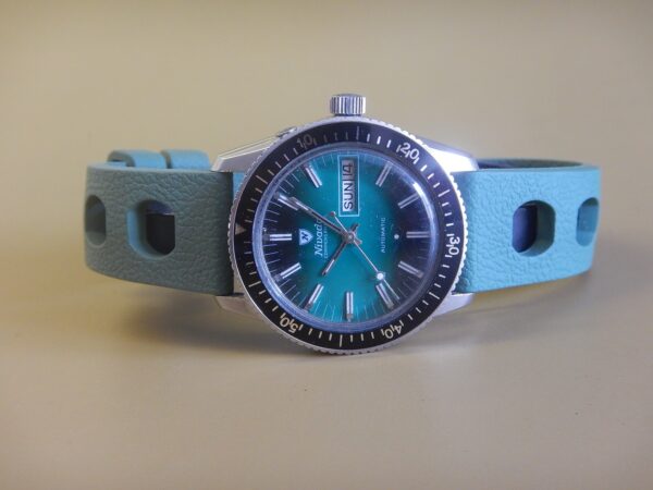 NIVADA SKIN DIVER PLONGÉE SUPERBE ÉTAT LUNETTE ACIER AUTO DAY/DATE CAL. AS 2066 – Image 10