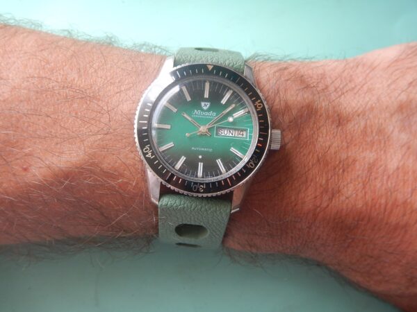 NIVADA SKIN DIVER PLONGÉE SUPERBE ÉTAT LUNETTE ACIER AUTO DAY/DATE CAL. AS 2066 – Image 2