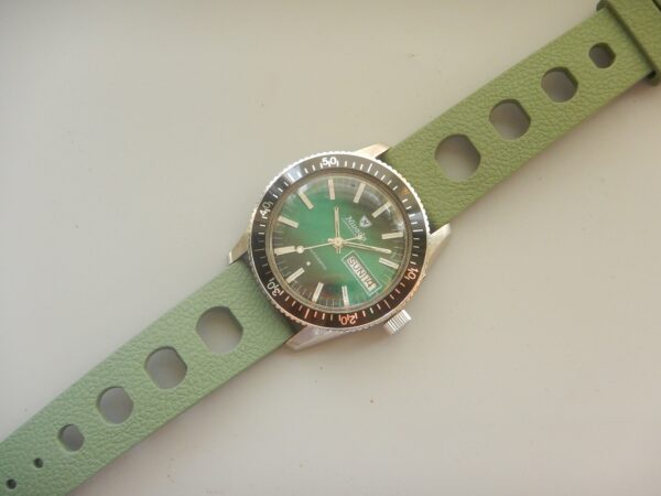 NIVADA SKIN DIVER PLONGÉE SUPERBE ÉTAT LUNETTE ACIER AUTO DAY/DATE CAL. AS 2066 – Image 9
