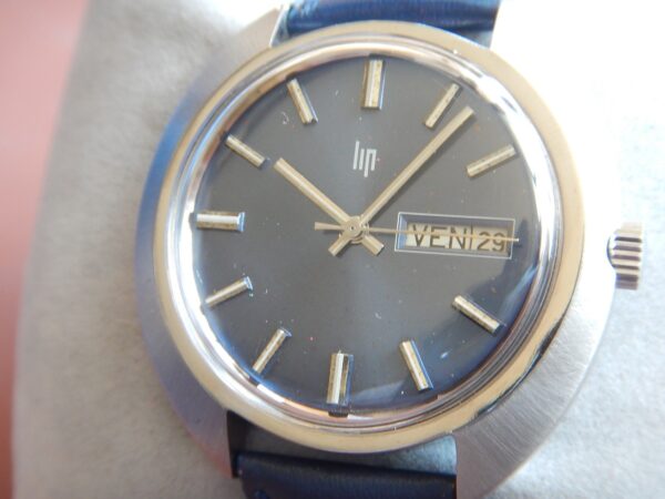 1975 LIP TONNEAU ACIER DAY DATE QUICK SET REMONTAGE MANUEL R572 GARANTIE 2 ans – Image 10