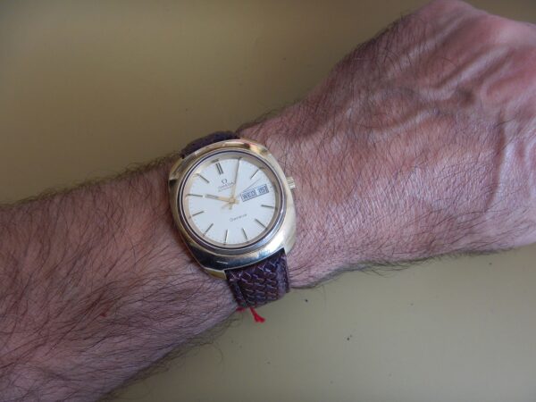 1972 RARE OMEGA GENÈVE AUTOMATIC Cal. 1022 DAY DATE DANS SA BOÎTE SERVICE OK – Image 2