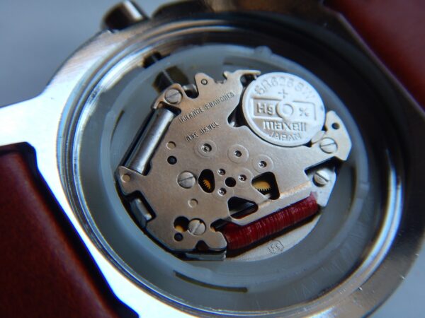 SOBRE MONTRE NEUVE MAGNA CARTA INCURVÉE SUPER QUALITE ACIER STOCK NEUF N.O.S. – Image 7
