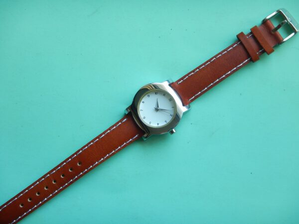 SOBRE MONTRE NEUVE MAGNA CARTA INCURVÉE SUPER QUALITE ACIER STOCK NEUF N.O.S. – Image 11