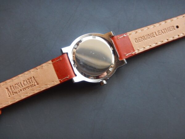 SOBRE MONTRE NEUVE MAGNA CARTA INCURVÉE SUPER QUALITE ACIER STOCK NEUF N.O.S. – Image 8