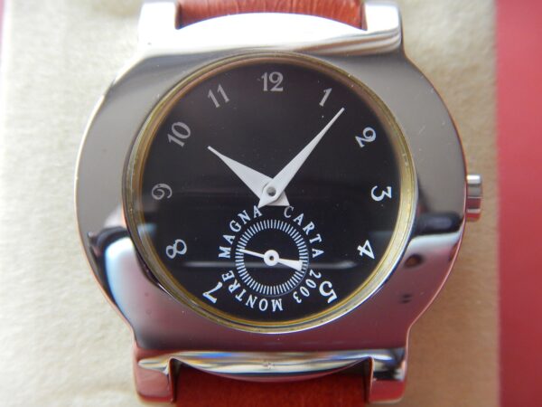 SOBRE MONTRE NEUVE MAGNA CARTA INCURVÉE SUPER QUALITE ACIER STOCK NEUF N.O.S. – Image 6