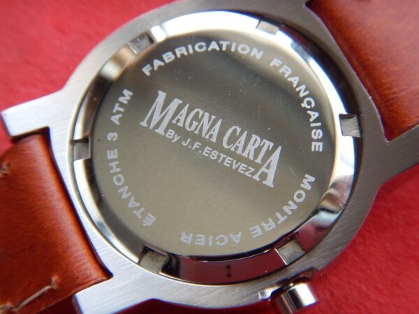 SOBRE MONTRE NEUVE MAGNA CARTA INCURVÉE SUPER QUALITE ACIER STOCK NEUF N.O.S. – Image 8