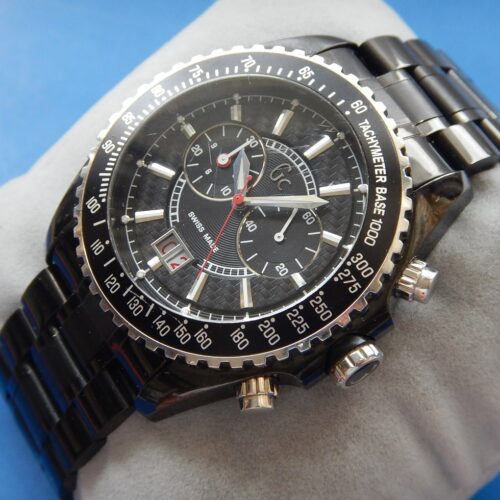 MASSIF CHRONO GC GUESS COLLECTION SUISSE PVD NOIR DANS SA BOITE GARANTIE 2 ans